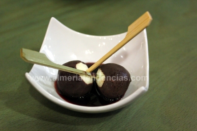 Chupa Chups de roquefort y chocolate en El Cachivache